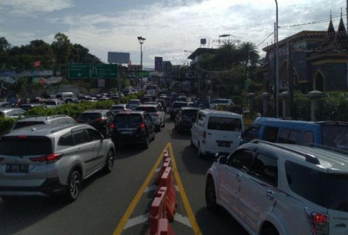 Jalan Raya Ciawi Macet Parah, Jalur Puncak One Way Arah Jakarta Sore Ini