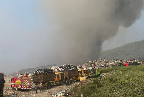 Sudah Seminggu Kebakaran TPA Sarimukti Belum Juga Padam, Banyak Sampah Plastik dan Tingginya Gunungan Sampah Jadi Kendala
