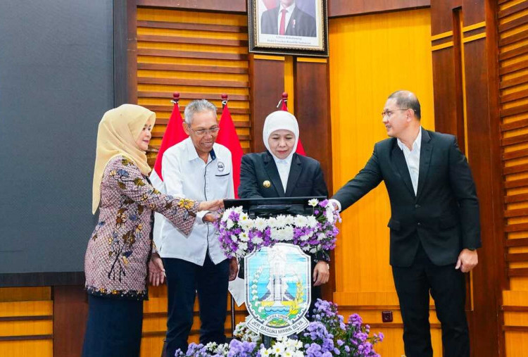 SPMB SMAN dan SMKN Berbasis AI Diluncurkan Gubernur Khofifah, Berikut Tahapan-Tahapannya
