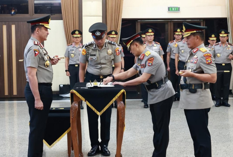 Kapolri Pimpin Sertijab Kakorlantas dan 3 Kapolda, Ini Daftar Pejabat Berganti