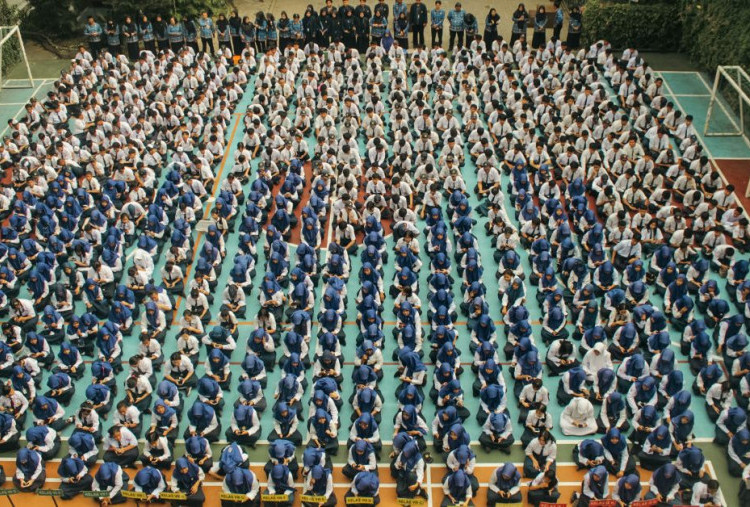 SMP Negeri 9 Surabaya Tingkatkan Literasi Pelajar dengan Membuat Opini Serentak di Bulan Bahasa