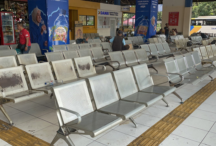 Pemudik Turun Tajam Jelang Lebaran, Terminal Kampung Rambutan Terlihat Lengang