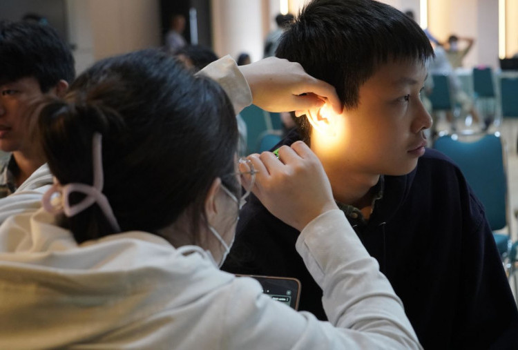 Membahayakan Anak Tapi Gak Semua Ortu Peka, Kemenkes Gencar Skrining Gangguan Pendengaran