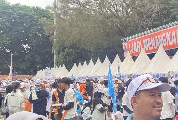 Ribuan Pendukung Padati Kampanye Akbar Pasangan Ridwan Kamil-Suswono di Lapangan Banteng