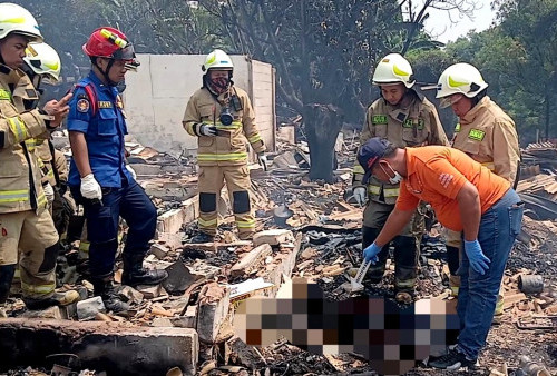 Tersisa Kepala dan Badan, Jasad Lansia Tewas Terpanggang Saat Kebakaran di Penjaringan Dievakuasi