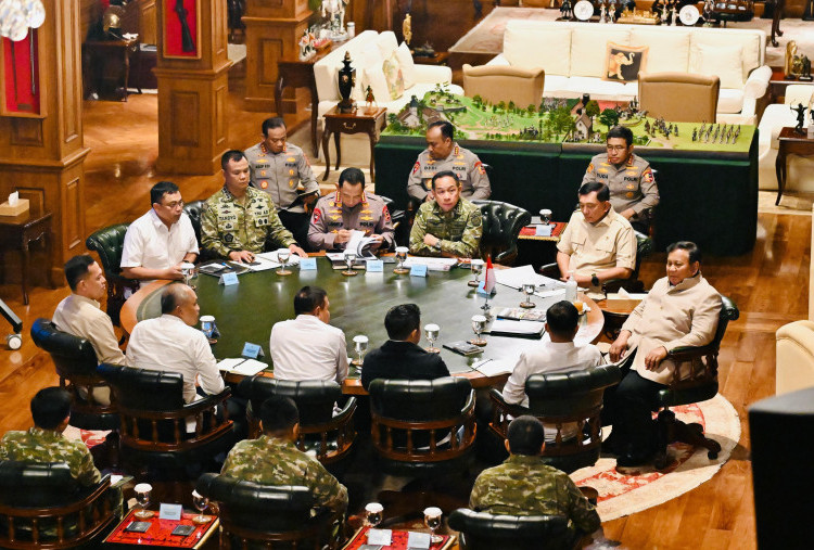 Prabowo Kumpulkan Panglima TNI dan Kapolri di Hambalang, Ini yang Dibahas