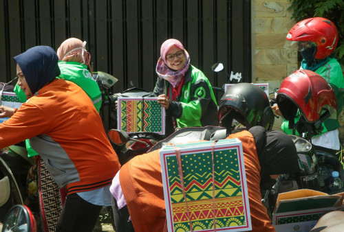 Dewan Da'wah Jawa Timur Ceriakan 50 Ojol Wanita dengan Kajian Agama dan Bingkisan
