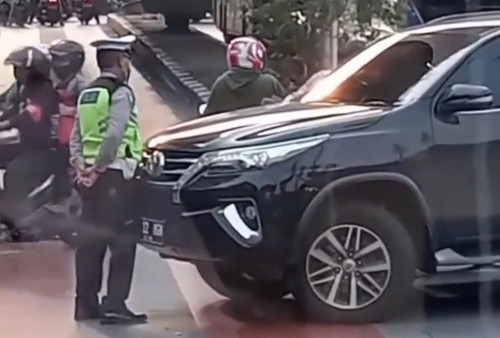 Edan! Viral Arogansi Pengemudi Fortuner di Cengkareng Sengaja Sundul Petugas, Polisi: Saya Dimaki-maki