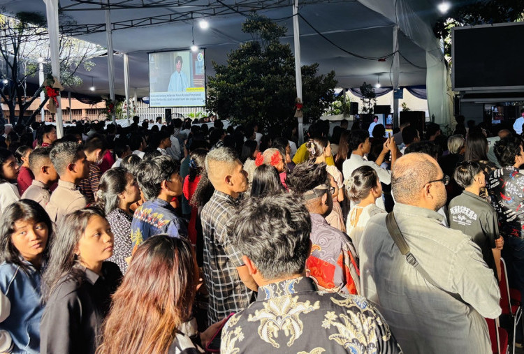 Ribuan Umat Ikuti Misa Natal di Gereja Katedral, Kapolri hingga Pramono Datang Memantau