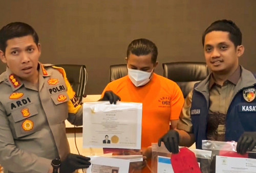Pelarian Elwizan Aminuddin Berakhir Usai Tiga Tahun Buron, Si Dokter Gadungan yang Sempat Dikontrak Timnas U-20 dan PSS Sleman Ditangkap di Tangerang