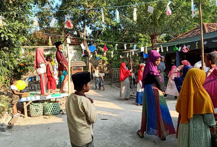 Folklor Maulid Nabi Muhammad yang Hidup di Kamal, Bangkalan: Ancak, Bukol, dan Berbagi