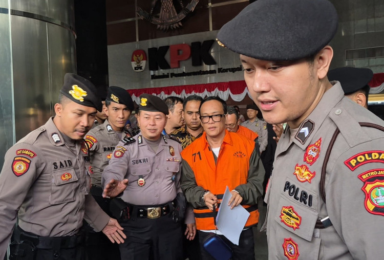 Wamenaker Immanuel Ebenezer Resmi Berompi Orange KPK, Total 11 Tersangka