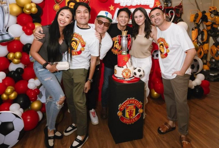 Wulan Guritno Peluk Mesra Ariel NOAH saat Ultah, Sepatu Couple Asri Welas dan Desta Bikin Salfok