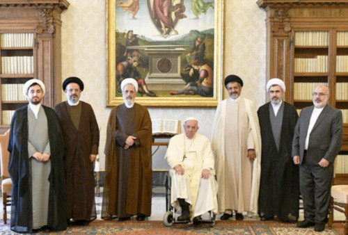 Ayatullah Khamenei Titip Pesan ke Paus Fransiskus, Ini Tentang Palestina