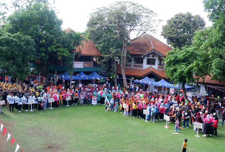 Kolaborasi Sekolah-Orang Tua-Alumni Warnai Kemeriahan Pekan Raya SAIM 2025