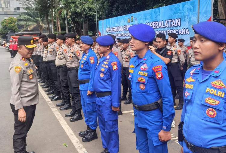 Siaga Bencana, Polda Metro Jaya Kerahkan 233 Personel dan Peralatan Khusus