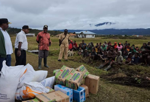 Kapolri Listyo Sigit Salurkan Bantuan 264 Ton Beras dan Ribuan Paket Sembako ke Papua Tengah