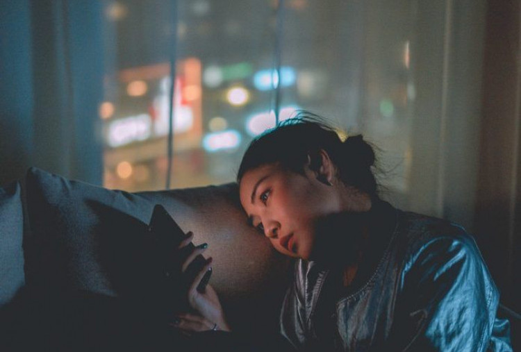 FOMO vs JOMO: Pilih Mana Buat Hidup Lebih Tenang?