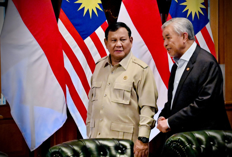 Malaysia Kirim 1 Pesawat, 3 Helikopter dan 52 Personel Bantu Padamkan Karhutla di Kalimantan
