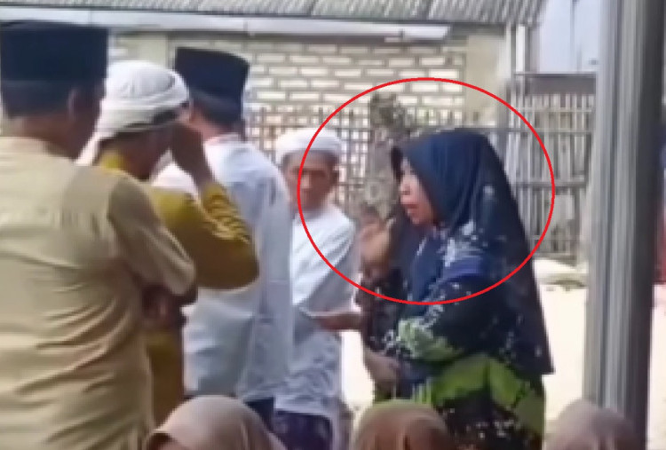 Viral! Emak-Emak Hentikan Pemakaman, Tagih Utang Rp215 Juta ke Jenazah di Madura