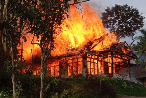 Detik-Detik, 5 Rumah di Kampung Adat Kebakaran, Api dari Pembakaran Sampah