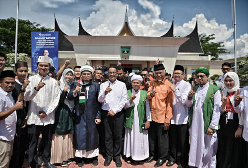 Kampanye Lagi di Padang, Anies Tekankan Komitmennya untuk Kembalikan Marwah Hukum Indonesia