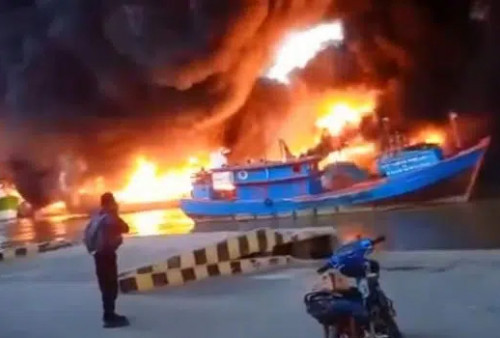 Puluhan Kapal Habis Terbakar di Dermaga Batere Cilacap, Terjadi Beberapa Kali Ledakan