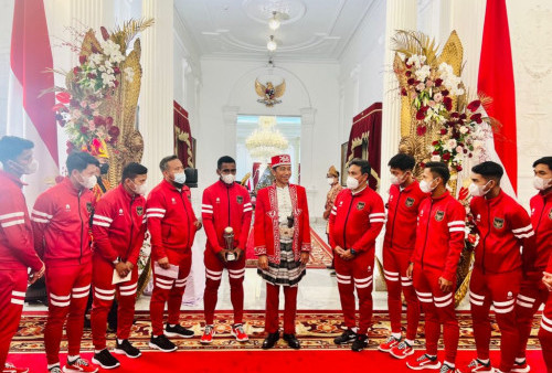 Terima Timnas U-16 di Istana Merdeka, Jokowi Janjikan Training Camp yang Baik