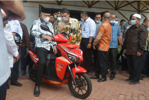 Pemprov Aceh Borong Puluhan Motor Listrik Buatan Lokal, Siap Hijaukan Lingkungan Pemerintahan