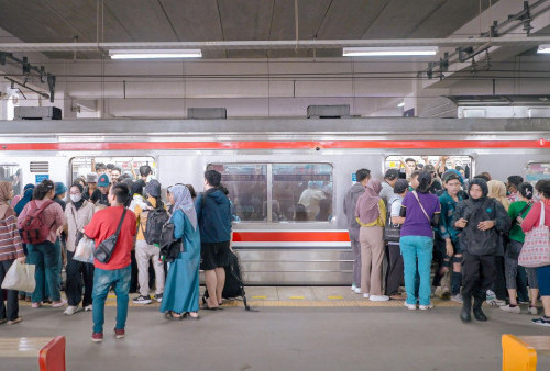 KAI Commuter Tambah 4 Perjalanan KRL Imbas Stasiun Manggarai Padat di HUT TNI ke-79