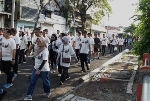 Selain kegiatan Fun Walk, rangkaian Java Coffee Culture (JCC) dan Festival Peneleh 2024 yang berlangsung di sepanjang Jalan Tunjungan juga menyediakan berbagai aktivitas menarik. Warga dapat menikmati berbagai sajian makanan dan minuman dari tenant UMKM binaan Bank Indonesia Jawa Timur serta berfoto di lokasi-lokasi menarik sepanjang jalan. Erwin berharap kegiatan ini juga dapat membangkitkan ekonomi Jawa Timur dengan melibatkan semua pihak dalam meningkatkan kesejahteraan masyarakat. “Kami menargetkan peningkatan transaksi QRIS sekitar lima persen sesuai dengan target pemerintah. Saat ini, data menunjukkan peningkatan transaksi sebesar tiga persen dibandingkan tahun lalu, dengan total transaksi mencapai Rp 30 miliar,” jelasnya. (Nurwahyudi/Harian Disway)