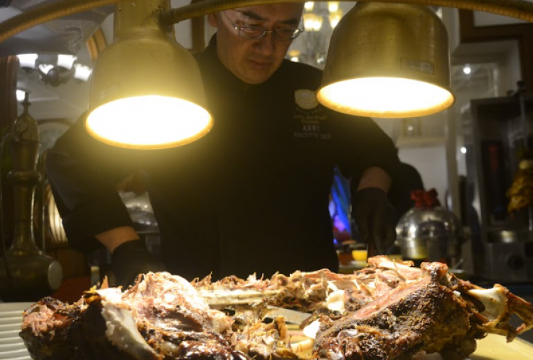 Menjelajahi Nikmatnya Shawarma dan Kambing Guling Khas Timur Tengah di Hotel Majapahit Surabaya