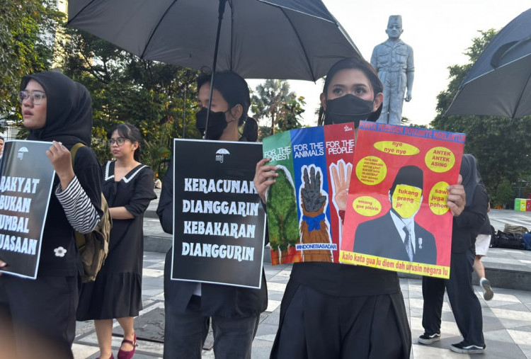 Peringati Sumpah Pemuda, Massa Aksi Kamisan Suarakan Aspirasi Anak Muda Surabaya
