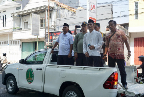 Gus Ipul, Mas Adi, dan Sekda Naik Mobil Bak Terbuka Keliling Kota