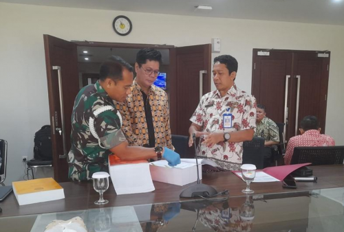 TNI dan KPK Geledah Kantor Basarnas, 1 Koper Barang Bukti dan CCTV Diamankan 