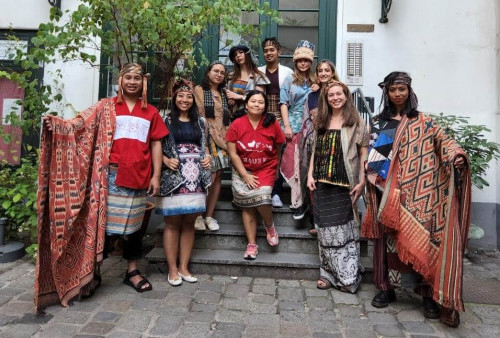 Oerip Indonesia Memboemi di Eropa, Dian Oerip Gelar Fashion Show dalam Tarian Nusantara