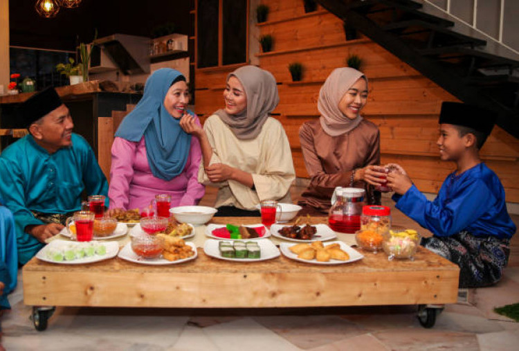 Makanan dan Minuman yang Baik Dikonsumsi saat Sahur dan Berbuka Ramadan 2025