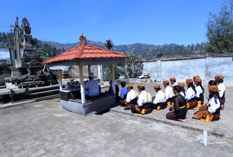 ALIT Indonesia Dampingi Masyarakat Tengger Rayakan Yadnya Karo, Ritual Sakral Penghormatan Kepada Leluhur 