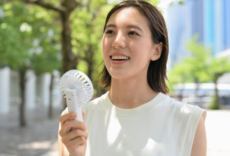 Mini Fan Portable, Solusi Kipas Angin Ringan dan Praktis untuk Cuaca Panas