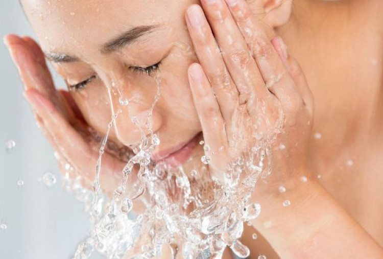 Air Cucian Beras dan Lidah Buaya Bisa Bikin Kulit Glowing Tanpa Skincare Mahal