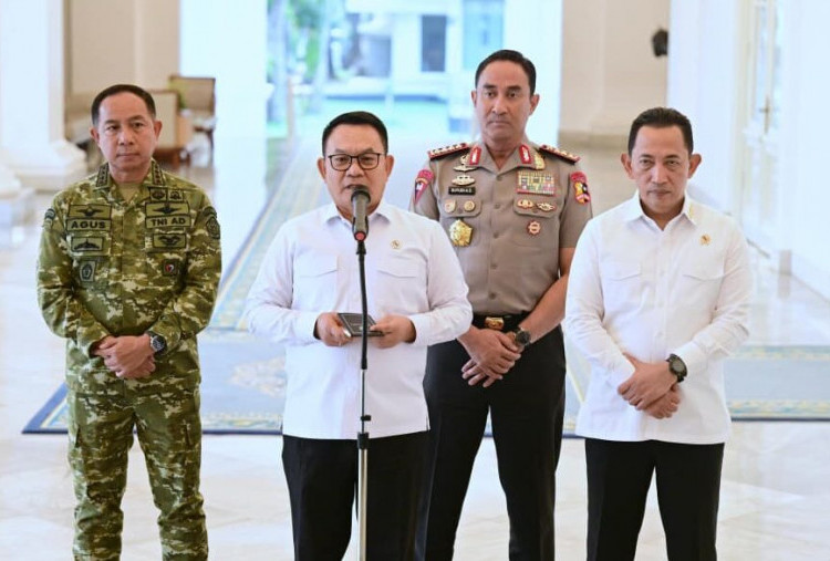 Prabowo Perintahkan Penanganan Karhutla Dipercepat, Operasi Udara Diperkuat dengan Hercules