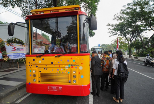 Harian Disway Ajak Tamu Tamu Ulang Tahun Naik Bus Wisata Keliling Surabaya