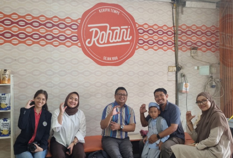 UM Dampingi UMKM Keripik Tempe Rohani Kembangkan Tepung Tempe dan Smart Packaging