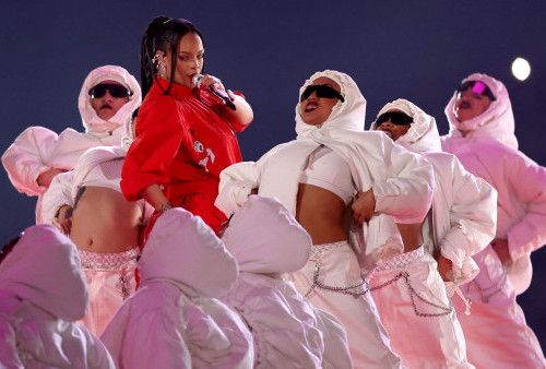 Rangkum Perjalanan Karier, Ini Setlist Rihanna saat Tampil di Super Bowl LVII 