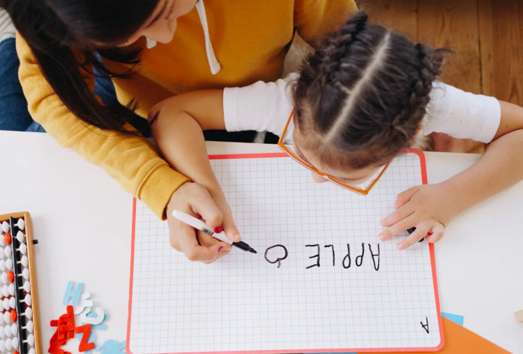 Strategi Efektif untuk Mengajarkan Bahasa Kedua ke Anak