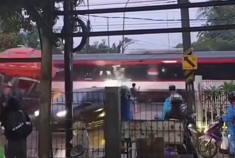 KAI Commuter Soal Insiden Kereta Bandara Temper Truk di Tangerang: Seluruhnya Aman