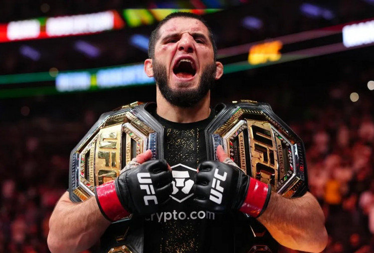 Sindir Islam Makhachev di UFC 330, Max Holloway Pertanyakan Aksi Bawa Dua Sabuk