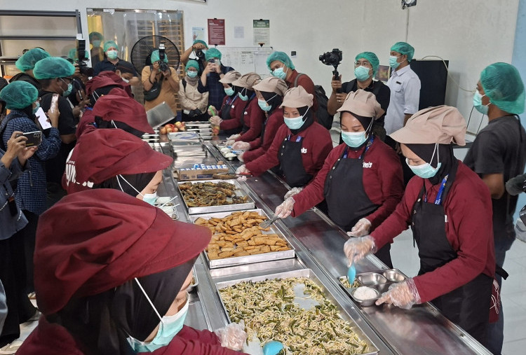 Agar Tak Gampang Basi, Menu MBG di Bulan Ramadan﻿ Hanya Telur dan Roti