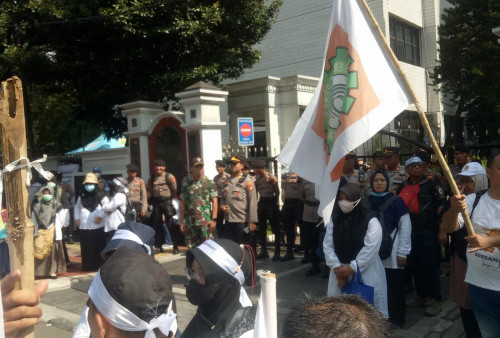 Karyawan Rumah Sakit Haji Jakarta Demo Tuntut Hak, Kemenag Beri Tanggapan 