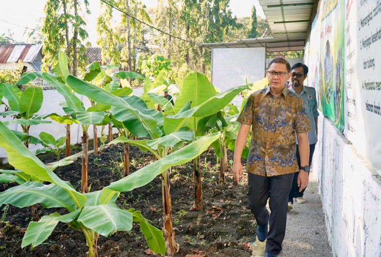 Sekolah Dilarang Paksa Siswa Beli Seragam, Dindik Jatim: Beli di Mana Saja Sesuai Kebutuhan dan Kemampuan